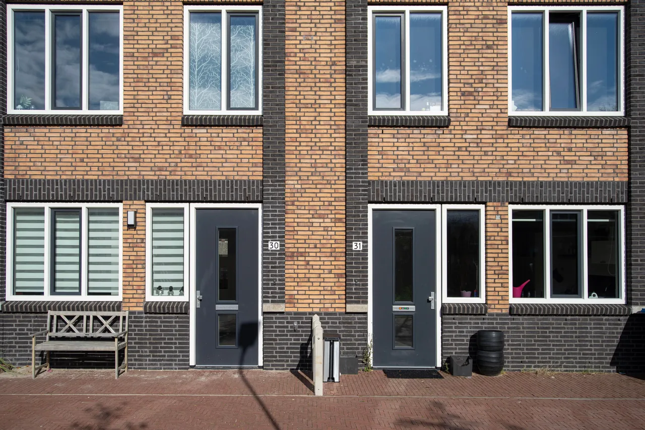energielabel berekenen — Rekenvoorbeeld: twee-onder-een-kap uit 1985 van D naar B (illustratie)
